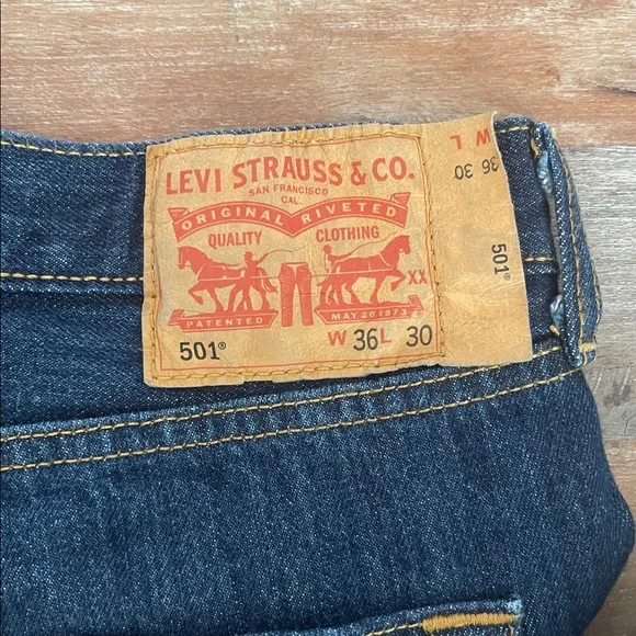 Levi's 501’s Men's Deep Indigo Jeans 36x30 - Picture 5 of 7